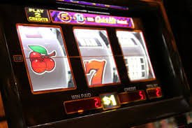 Tampilan game live casino dalam streaming HD di margo123 dengan dealer hidup untuk pemain Indonesia